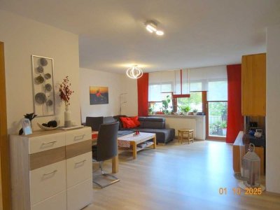 Sonnige, helle 3,5-Zimmer-Erdgeschoss-Wohnung mit Balkon