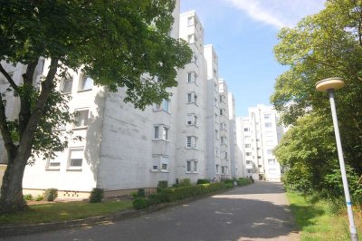 Sofort einziehen: 3 Zimmer Wohnung mit Einbauküche und Balkon