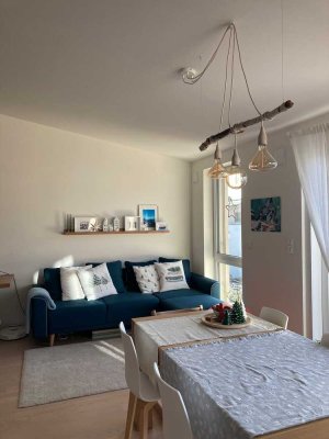Geschmackvolle 2-Zimmer-DG-Wohnung mit gehobener Innenausstattung mit Einbauküche in Planegg
