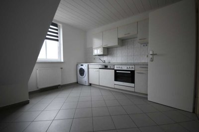 2-Raum-Wohnung im DG*EBK*Tageslichtbad mit Wanne