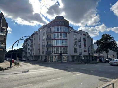 Sonnige Wohnung mit Balkon + Dachterrasse, Fahrstuhl und TG-Stpl. in super Lage von Wandsbek!