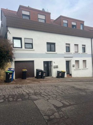 Vermietetes 3-Familienhaus mit großem Grundstück in Schmelz zu verkaufen