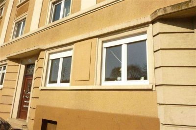 Ab Juli: zentral gelegene 2,5-Zi-Whg, Baden-Baden-Weststadt, EG, kl. Loggia, Anlieger-P