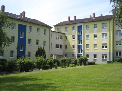 KL-Nord: Gepflegte 4 Zi.-Eigentumswohnung m. Küche, Bad, 2 Südbalkonen m. Fernblick u. Garagen-Stpl.