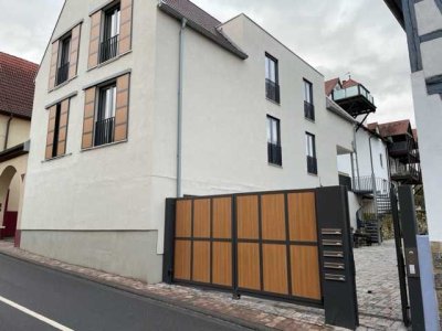 Exklusive 4-Zimmer-Dachgeschosswohnung mit EBK und Balkon in Bodenheim