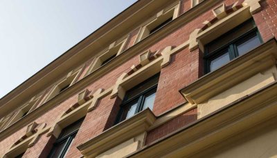 Saniertes Gründerzeitdenkmal | Westbalkon, Parkett, EBK, Tageslichtbad, Garten | zentral und ruhig