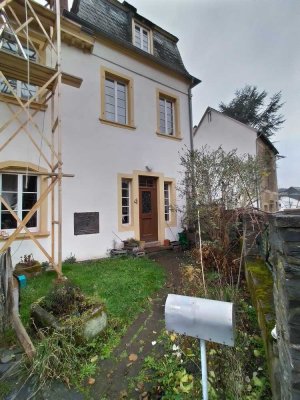 Vollständig renovierte Doppelhaushälfte mit fünf Zimmern und EBK in Wiltingen, Wiltingen