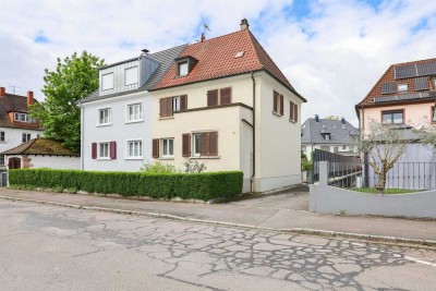 Doppelhaushälfte mit Charakter, großem Garten und viel Potential. -Ein Traum für Familien-