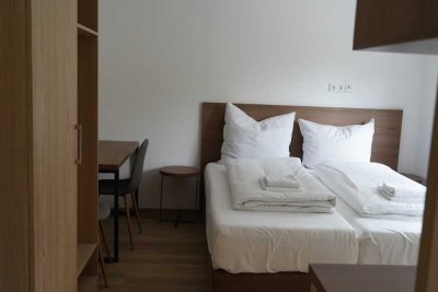 Doppelzimmer-Apartment möbliert im Erdgeschoss vorne rechts