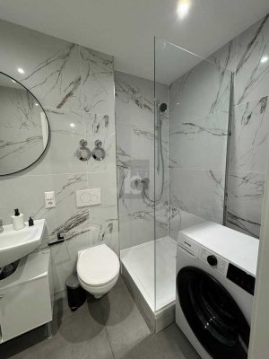 EINZIEHEN UND WOHLFÜHLEN IN LUXURIÖSER WOHNUNG