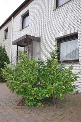 Peine-Ost: Reihenmittelhaus mit Keller und Garage in Toplage