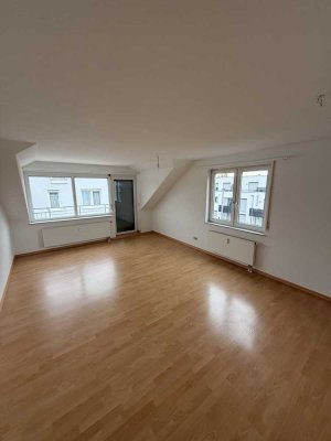Helle 2-Zimmer Dachgeschosswohnung mit Balkon in Renningen-Malmsheim