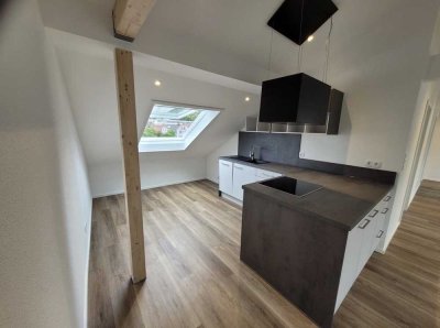 Geschmacksvolle 2,5-Zimmer-Dachgeschosswohnung mit EBK
