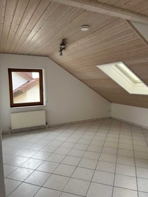 Helle 3-Zimmer Dachgeschosswohnung mit Balkon in Gemmrigheim