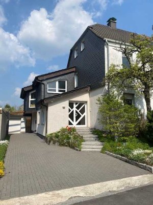 Geräumiges Zweifamilienhaus / Mehrgenerationenhaus mit großem Grundstück in Bottrop-Kirchhellen