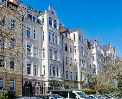 Jetzt günstig kaufen, später selbst einziehen! Gr. 4-Zi., Balk., am  Schrevenpark, prächtiger Altbau