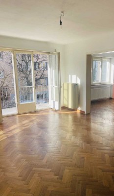 Altbau-Charme! Große, lichtdurchflutete 3 Zimmer Wohnung mit zwei Balkonen im schönen Lehenviertel