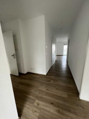 Schöne 3 ZKB Balkon Wohnung mit Stellplatz  zu vermieten - Erstbezug