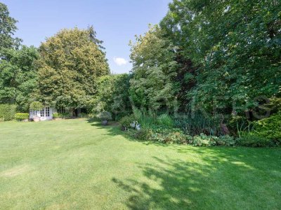 Diskreter Wohnsitz auf Traum-Grundstück