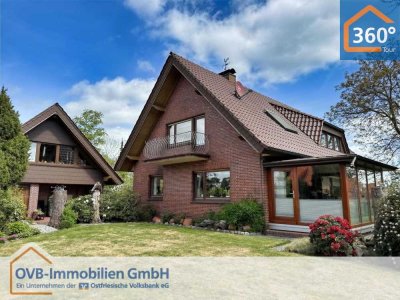 Großzügiges Wohnhaus mit Wintergarten und Garage