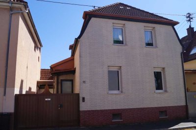 Handwerker aufgepasst! Einfamilienhaus mit Potential in Ludwigshafen-Oppau/Bieterverfahren ab 200000