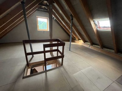 Gepflegtes Haus mit fünf Zimmern und Einbauküche in Illerkirchberg sowie 1 Garage und 2 Stellplätze