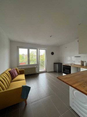 Helle 2-Zimmerwohnung mit Balkon *WG geeignet*