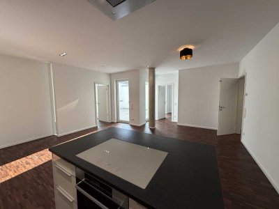 Hochwertige 3,5 Zi Wohnung mit offener Küche, großer Süd-Terrasse, Garage, Aufzug