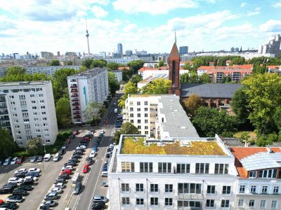 Helle Altbauwohnung mit Balkon im gepflegten Friedrichshain – ruhige Kiezlage