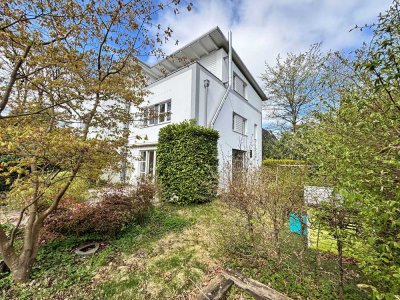 Wellingsbüttel: modernes, helles Stadthaus mit Garten u. Garage