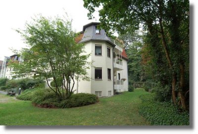 *** SOFORT FREI! *** DIREKT AM SCHLOSSPARK *** Tolle 2 ZKBB mit "Turmzimmer" und Tiefgarage!