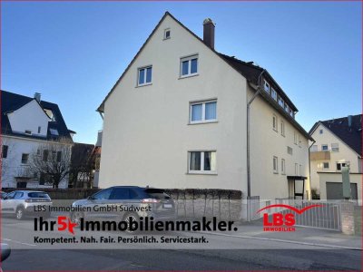 Vierzimmerwohnung  im Stadtkern von Stuttgart-Degerloch.
Energetische Sanierung ab Mai 2026!