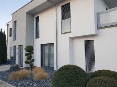 Praxis/Steuerbüro/Massage/Nagel-Fußpflege Studio