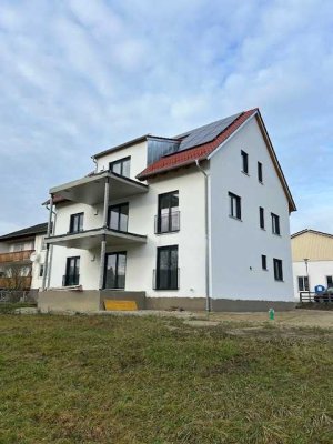 Eleganz trifft Natur: Hochwertige 3 Zimmer Dachgeschosswohnung sucht nette Mieter