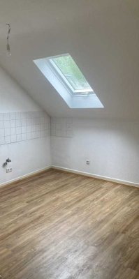 Dachgeschosswohnung (3 ZKB) in ruhiger Lage von Scheidt (Uni Nähe), Eichendorffstraße 11