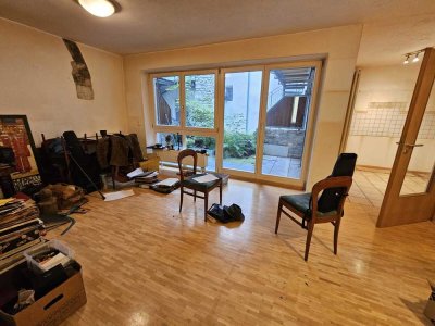 2,5-3 Zimmer Altstadtwohnung mit Terrasse im Innenhof - frei