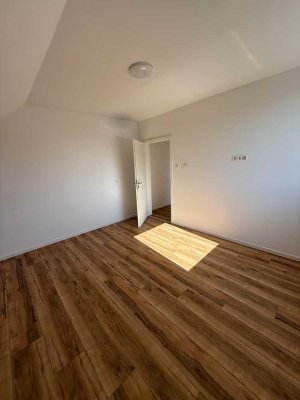 Großzügige 6-Zimmer-Maisonette-Wohnung mit Dachterrasse