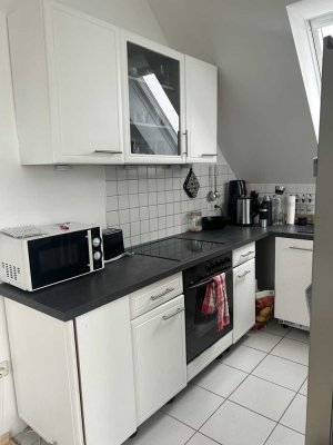 Helle 2-Zimmer-Dachgeschosswohnung mit Balkon in Lage – Nachmieter ab 01.07. gesucht