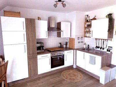 Renovierte + vermietete Maisonettewohnung mit Lift, Balkon, EBK und Glasfaser zu verkaufen!