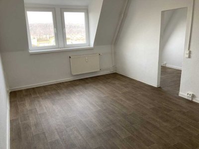 Familienparadies: Modernes Bad, zentrale Lage und Bildung direkt vor Ort.