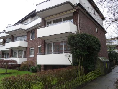 2,5-Zimmer-Hochparterre-Wohnung mit Balkon und Einbauküche in Rahlstedt, Hamburg