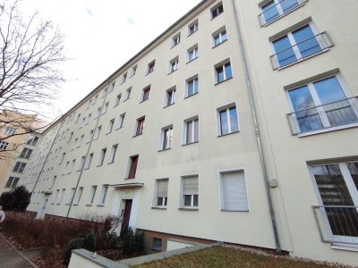 Sonnige Altbauwohnung mit Südbalkon, Tageslichtbad und Keller – Kontakt: 0172-3261193