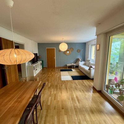 Familienfreundliche, helle, modernisierte 4-Zimmer-Wohnung mit Terrasse, Balkonen und EBK