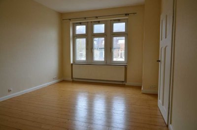 Schöne 4 Zimmer Altbauwohnung mit Flair - Ruhige Lage in Kliniknähe