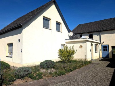 Mehrfamilienhaus mit Garten & viel Raum für Handwerk & Hobby