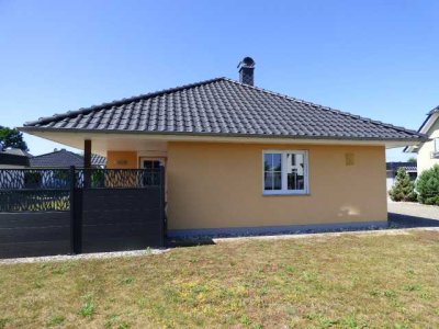WOHNEN AUF EINER EBENE MIT WÄRMEPUMPE & KAMIN & FUSSBODENHZG. & AUSSENROLLÄDEN & GARAGE