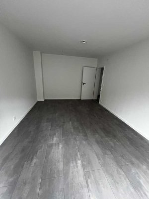 Erstbezug nach Sanierung: helle 4-Zimmer Wohnung