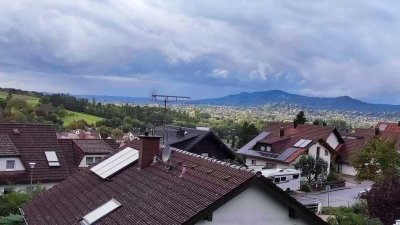 Sonnige Aussichtslage mit Weitblick - Reiheneckhaus mit Galerie, Studio und großem Garten in Happurg