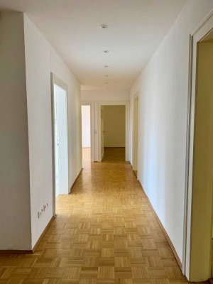 Exklusive, modernisierte Altbauwohnung mit 2 Bädern