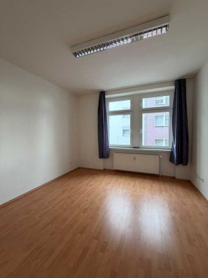 Schöne Erdgeschoss Wohnung mit Terrasse